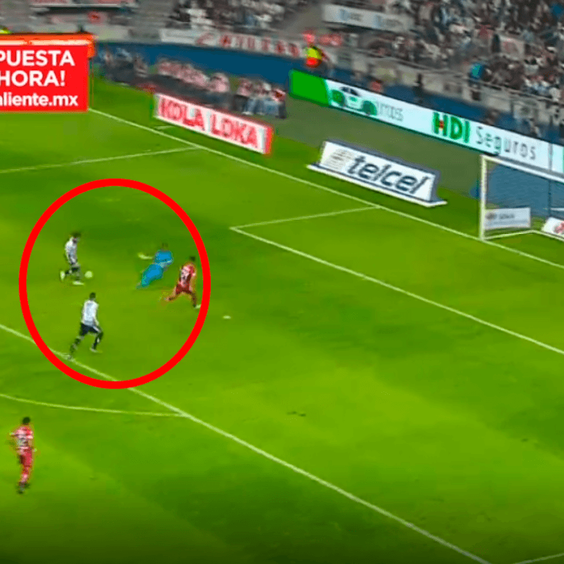 Otro golazo de Monterrey, esta vez González, dejando tirado al portero de Pachuca