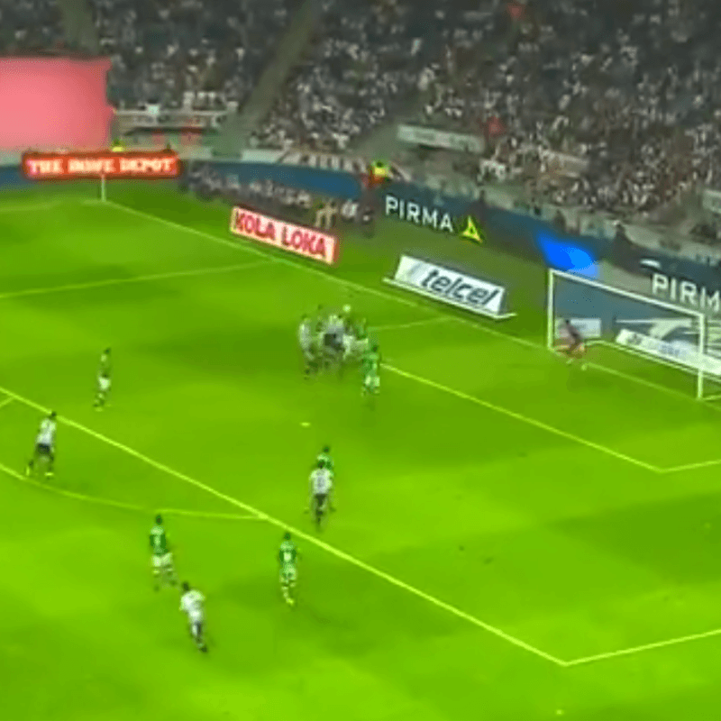 On fire: Nico Sánchez anotó, de cabeza, su segundo gol y estira la ventaja para Monterrey