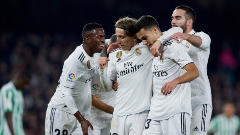 Todo Real Madrid celebra una victoria vital.