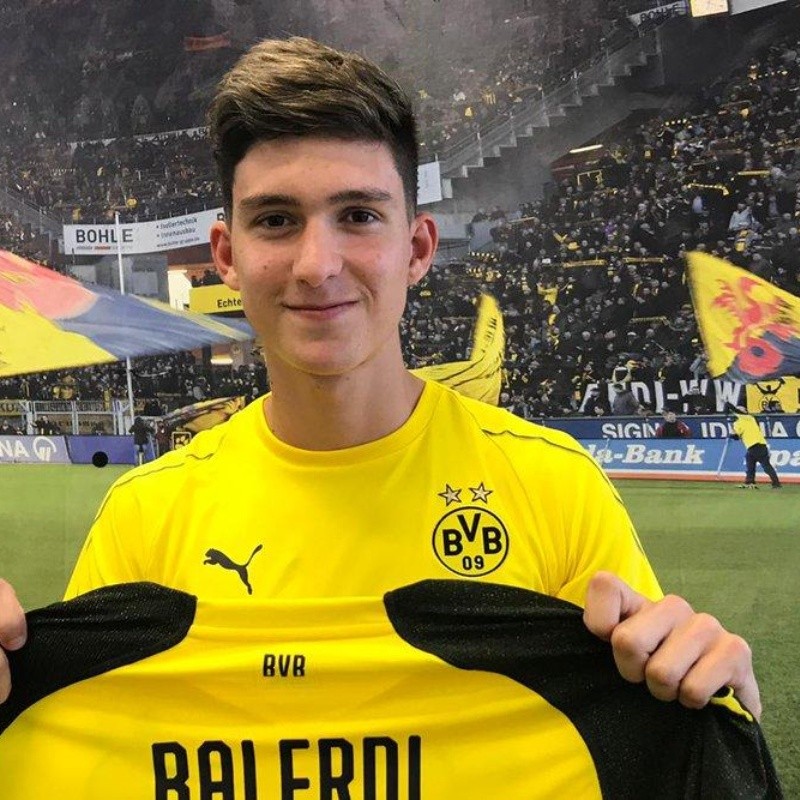 Oficial: Borussia Dortmund le dio la bienvenida a Leonardo Balerdi