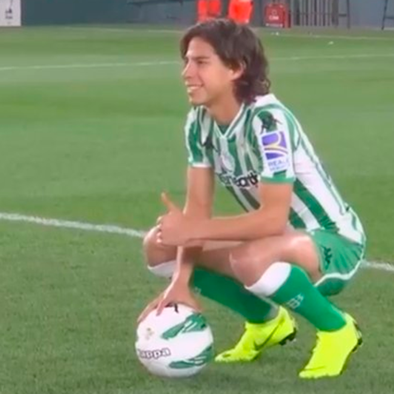 Adiós al 20: Se conoció el dorsal que llevará en la espalda Diego Lainez en el Betis