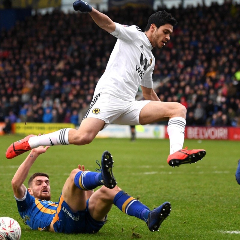 Raúl Jiménez inició una remontada que salvó a los Wolves del papelón