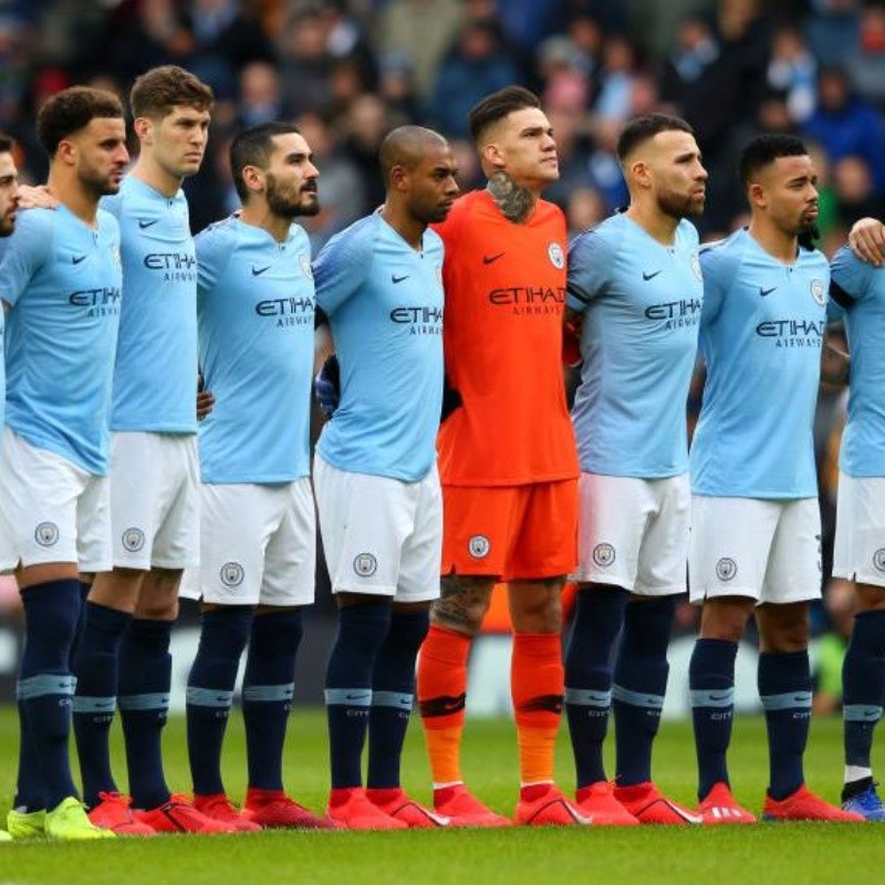 Emotivo minuto de silencio por Emiliano Sala en el partido del City