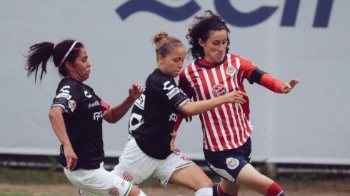 Chivas Femenil venció a Necaxa con golazo de Miriam Castillo.