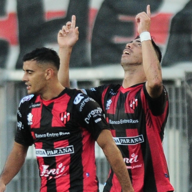 Ávalos selló su noche histórica en El Monumental picándose en la cara a Lux