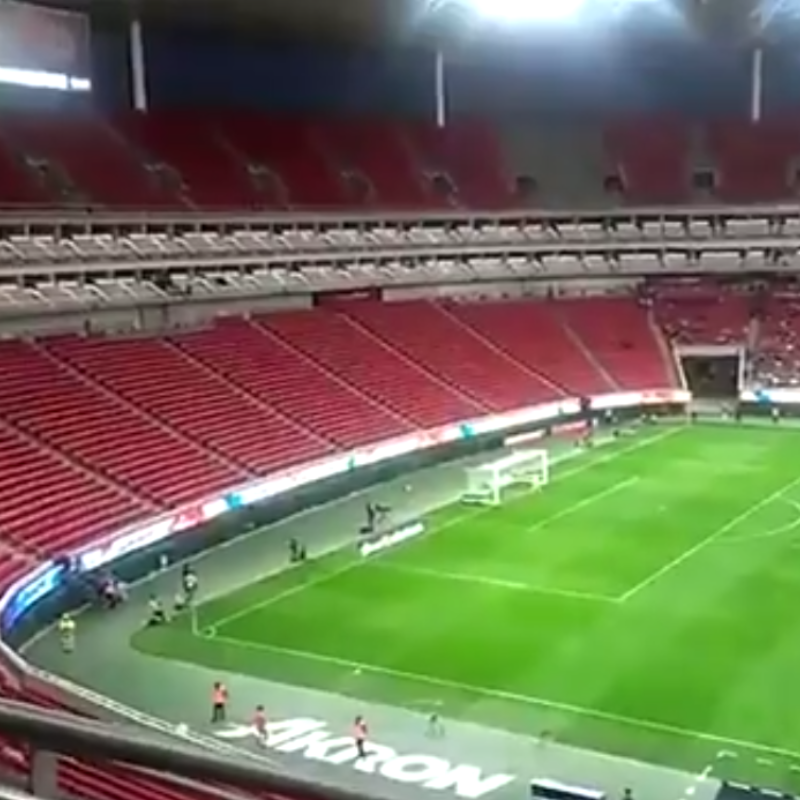 El Estadio Akron sorprendió por la poca gente que se acercó a ver el duelo frente a Cimarrones