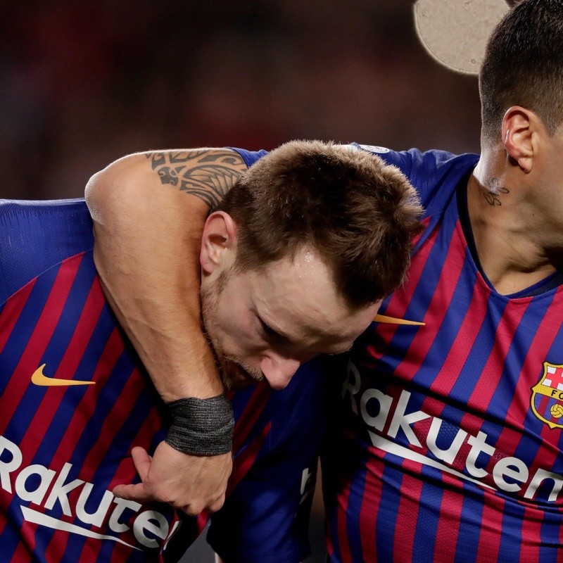 Arthur dio un pase épico y Rakitic metió de los goles más curiosos del mundo para el 2-0 del Barcelona