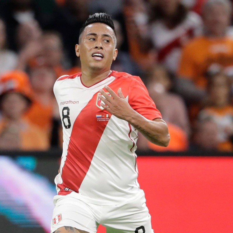 Oficial: Cueva jugará en Argentina