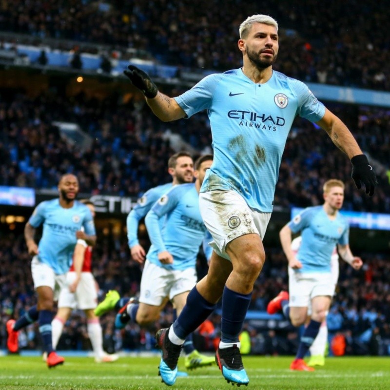 Show de Agüero y triunfo de Manchester City para no perderle pisada a Liverpool