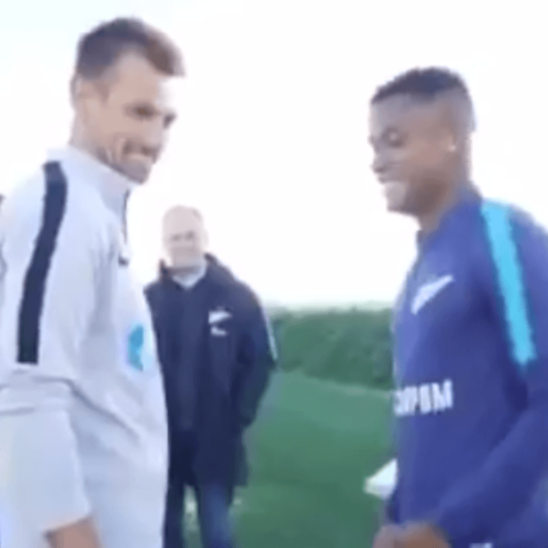 Qué incómodo: el primer contacto de Wilmar Barrios con su entrenador en el Zenit fue bastante complicado