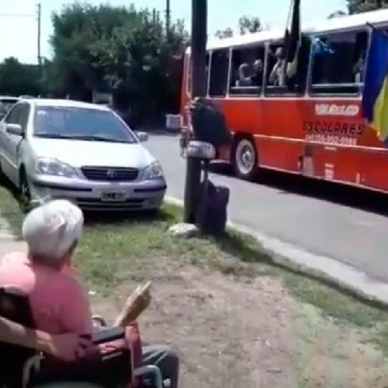 La filial "Hurlingham es de Boca" le cantó el feliz cumpleaños a una hincha de 92