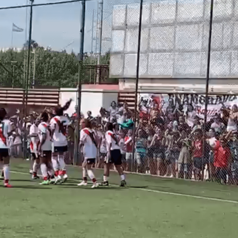 Los festejos de las jugadoras de River después de vencer a Boca