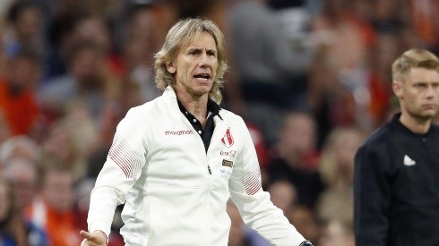 El DT de Universitario reveló qué le dijo Ricardo Gareca sobre el futbolista peruano