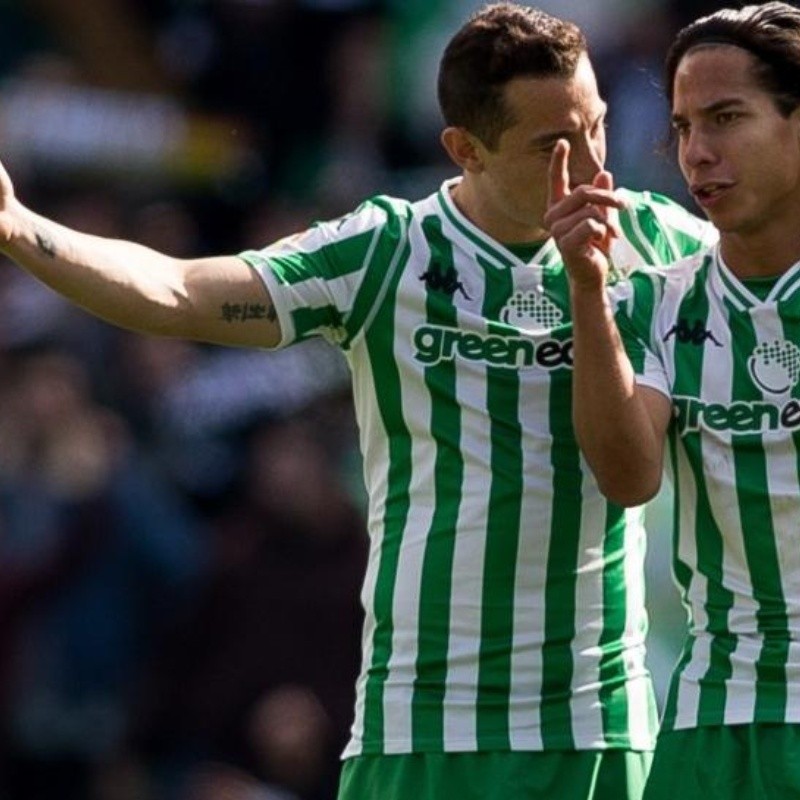 ¡Gran trolleo de Guardado a Lainez!