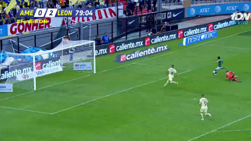 Así marcó Mena el tercer gol del León.