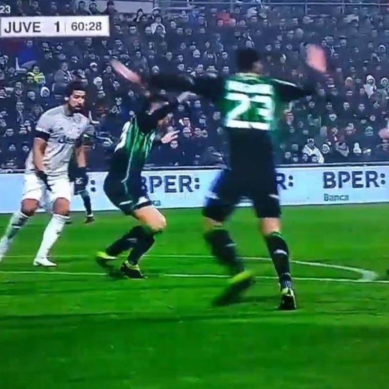 ¡Lo noqueó! Terrible pelotazo en la cara de Cristiano Ronaldo a Khedira