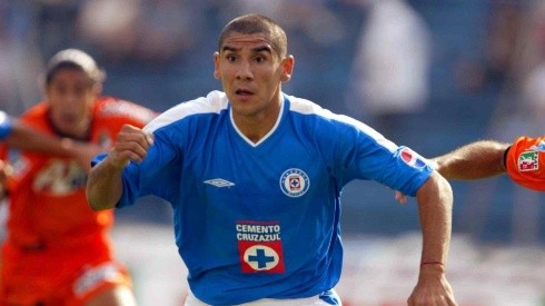 Díaz jugó en Cruz Azul entre 2003 y 2004.
