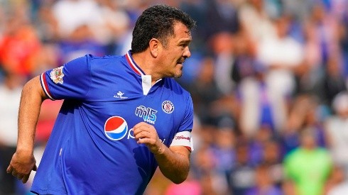 Carlos Hermosillo es el goleador de Cruz Azul.