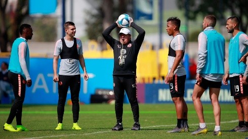 Miguel Herrera todavía no define la alineación para el Clásico Capitalino.