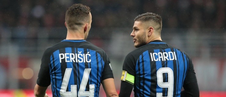 COMPAÑEROS DENTRO. Perisic e Icardi hablan en Milan-Inter (Foto: Getty).