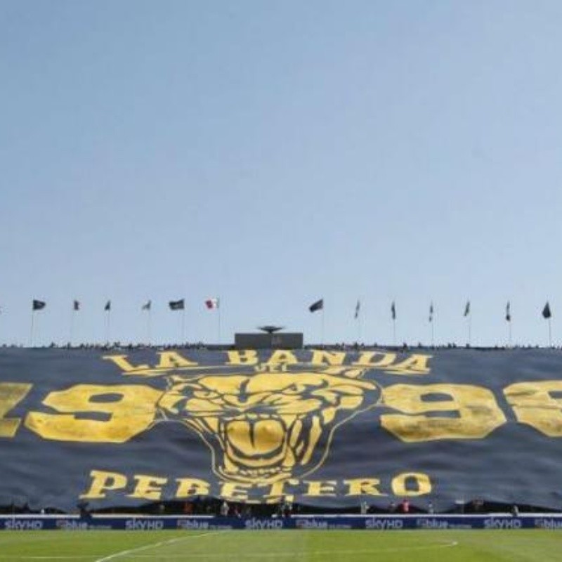 Impresionante manta de Pumas contra América