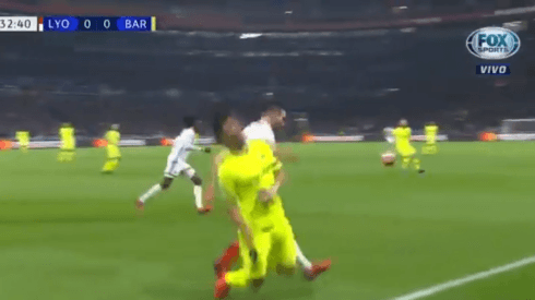 Para ponerle volumen: el exagerado grito de Luis Suárez ante Lyon