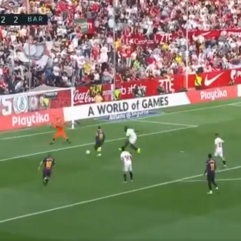 ¡Messi llegó al triplete picándosela al portero de Sevilla!