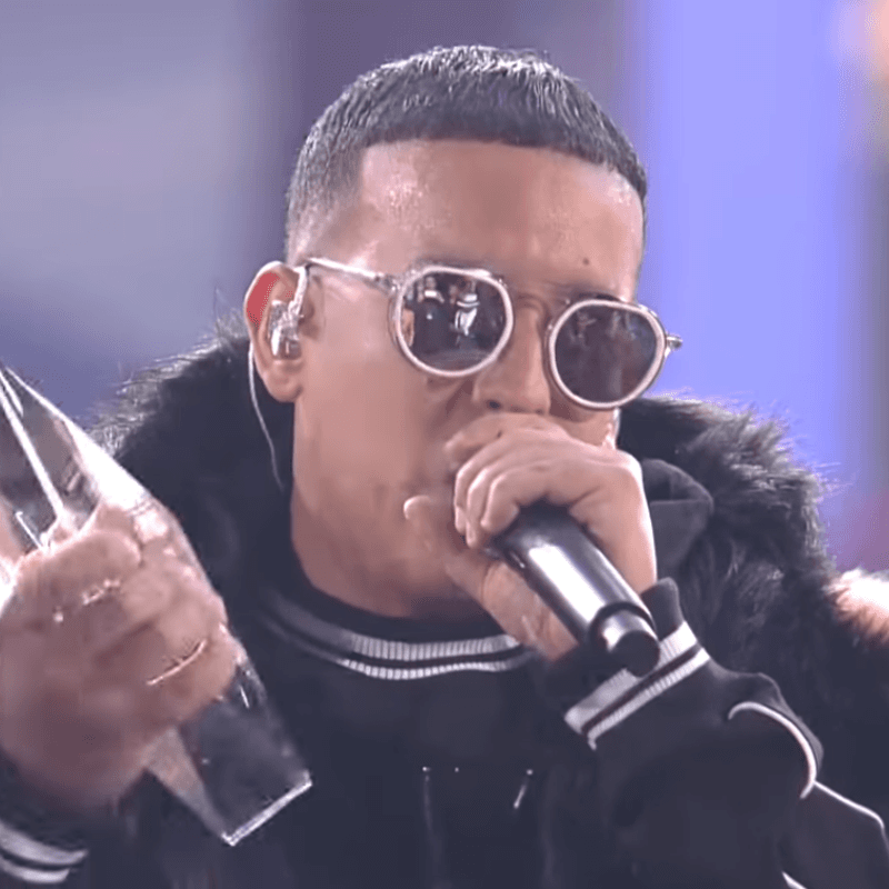 Daddy Yankee emocionó a todos en el homenaje de Premio Lo Nuestro