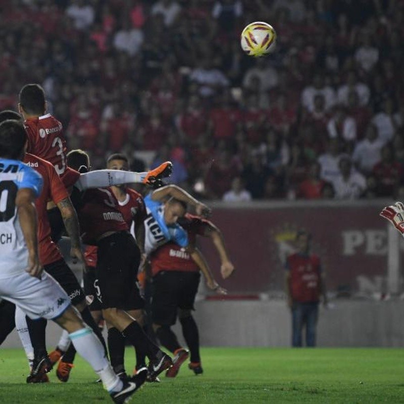 Saltaron Lisandro y Donatti, pero al gol de Racing lo hizo Burdisso en contra