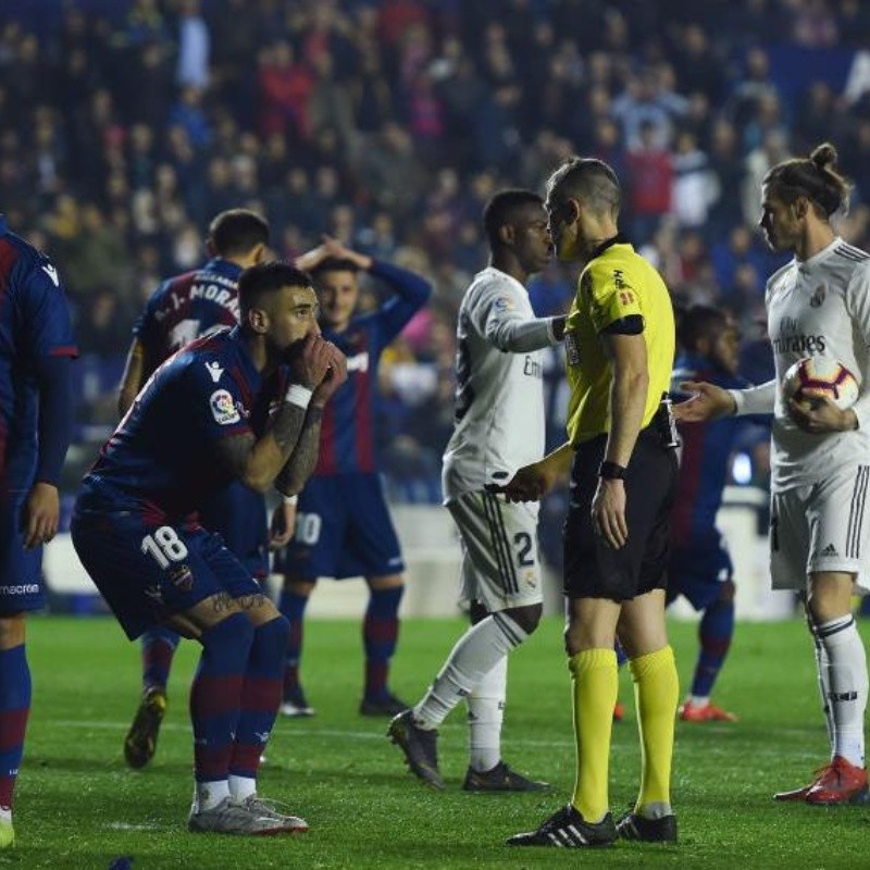 Con el VAR como jugador número 12, un pobre Madrid venció al Levante