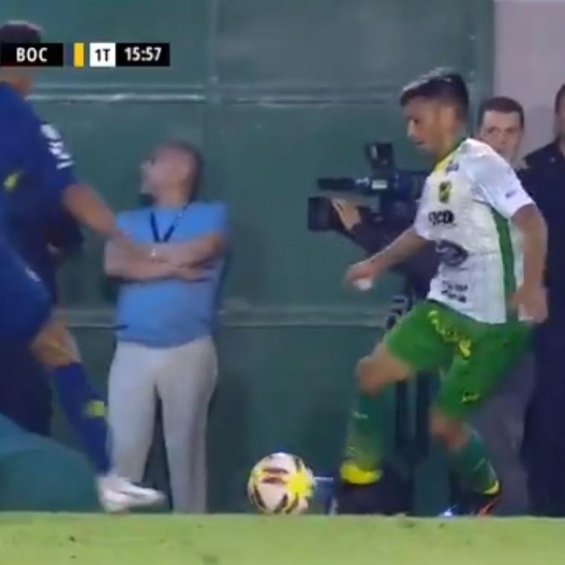 ¡Qué viva el fútbol! Exquisito túnel de Blanco a Almendra