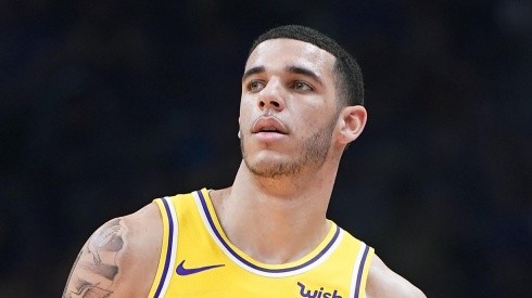 Lonzo ball seguirá fuera y los Lakers se preocupan por su salud