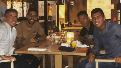 Una postal para el recuerdo: jugadores de Alianza Lima posaron junto a Bengoechea