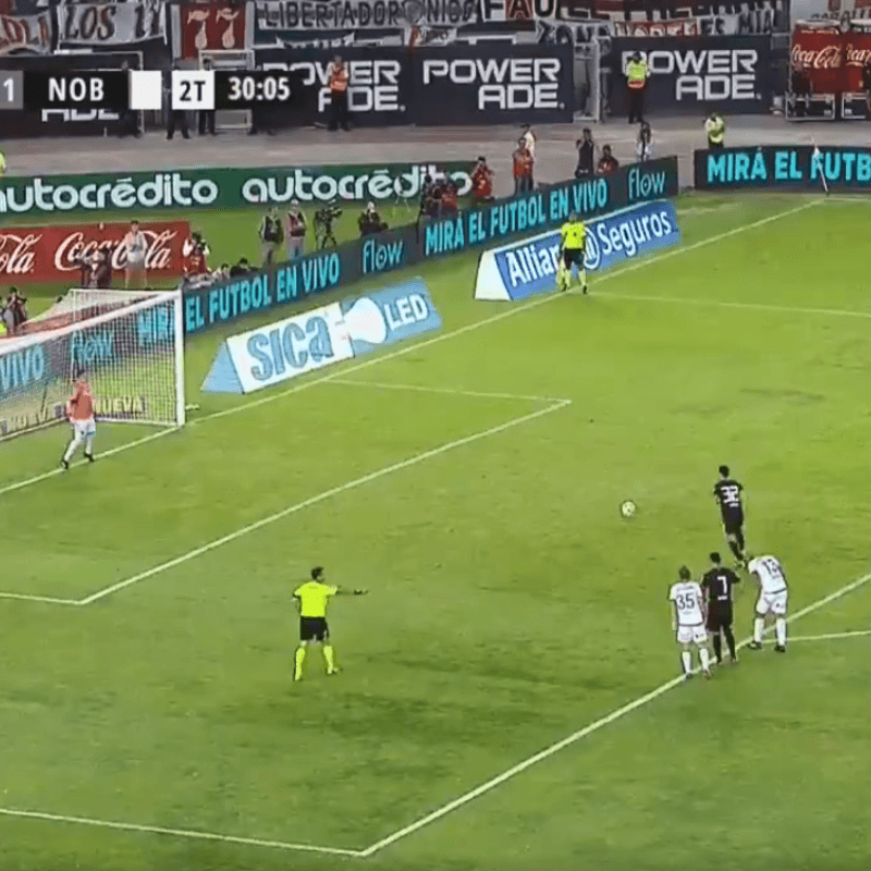 Y un día volvió: Scocco entró y marcó de penal para River ante Newell's