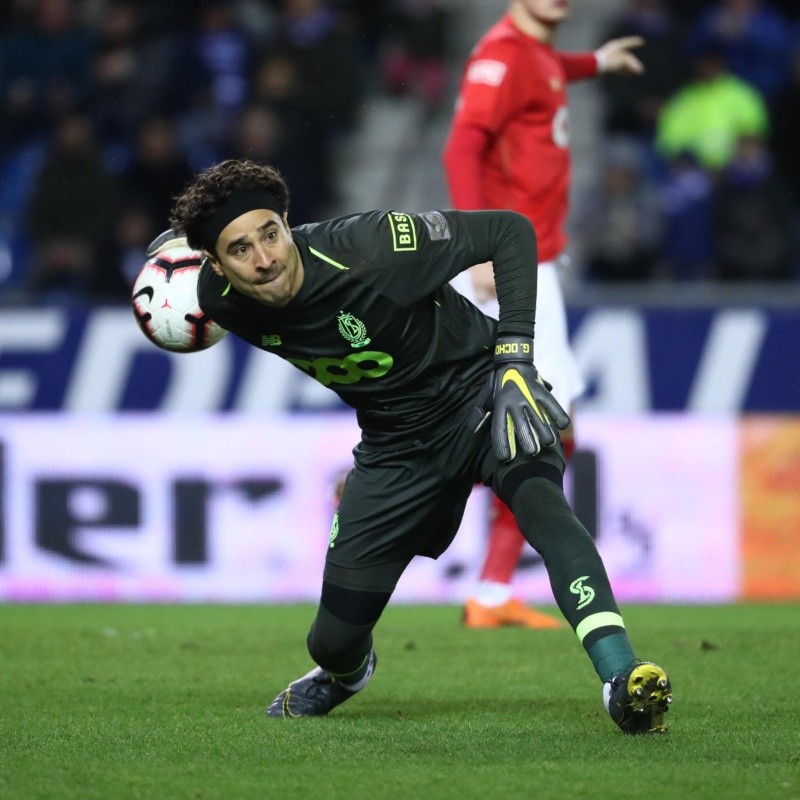 El Memo Ochoa no para de ganar premios en el Standard Lieja