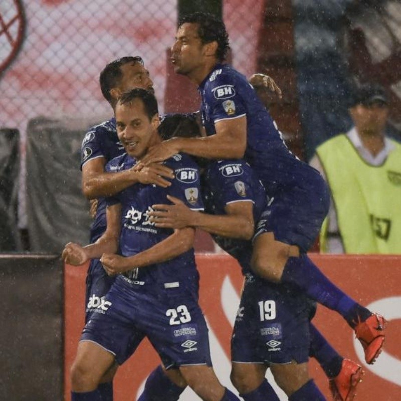 Bajo la lluvia, Cruzeiro le dio otro golpe más a un Huracán que no reacciona