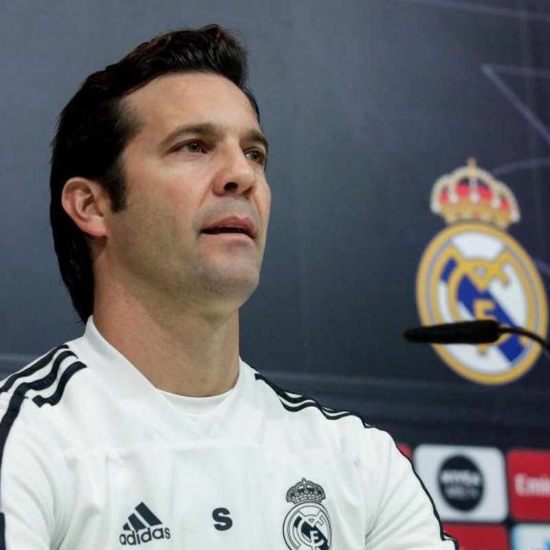 Solari llegó una hora tarde a la conferencia y le pegó a varios de sus jugadores