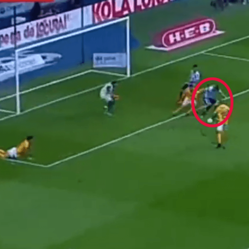 ¡Está loco! Golazo de taco de Funes Mori en el Clásico