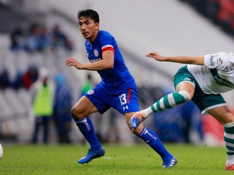 Ángel Mena asume que se fue de Cruz Azul para poder jugar