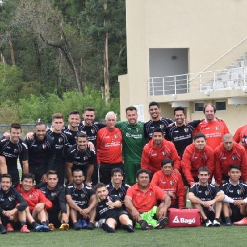 ¿Casualidad o provocación? La foto del plantel de Palestino con un detalle que enoja en River