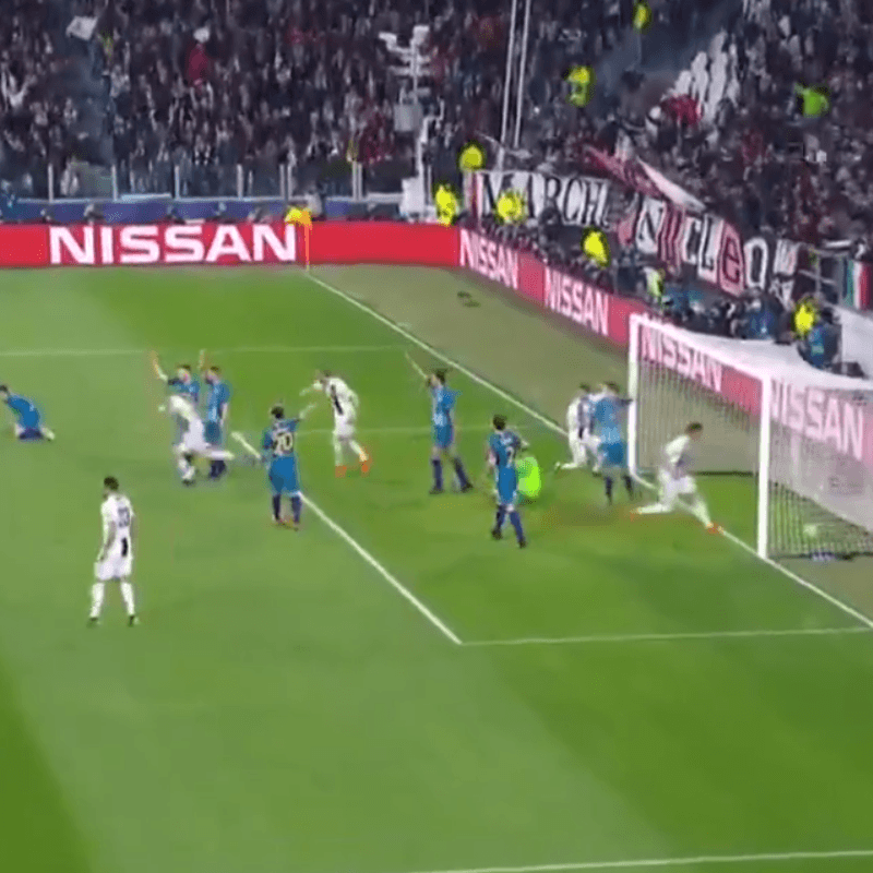 Robo a Juventus: Cristiano tocó el balón, el juez inventó una falta y celebró todo Atlético Madrid