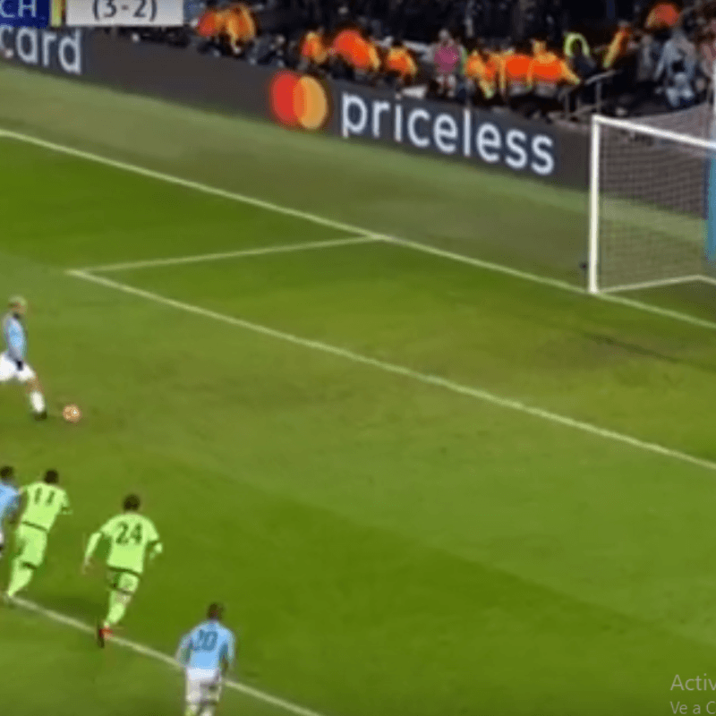 Agüero se cobró revancha y picó el penal para el primero del City