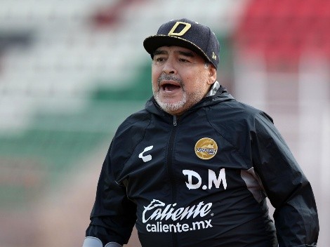 La presencia de Maradona desata la locura en CU