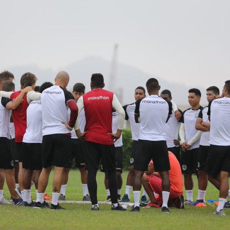 Nicolás Córdova probó dos equipos diferentes para el partido ante Melgar