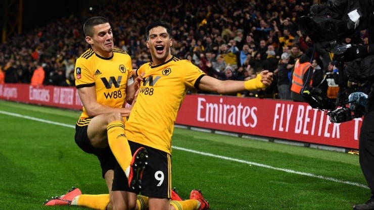 EL HÉROE. Raúl Jiménez celebra el 1-0 del Wolverhampton por FA Cup (Foto: Getty).