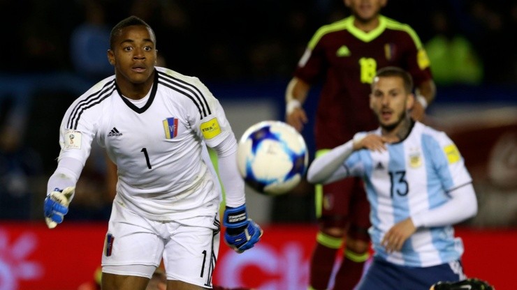 Faríñez enfrentando a la Selección Argentina.