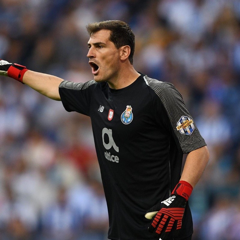 Casillas da las razones de su "amor" por el Cruz Azul