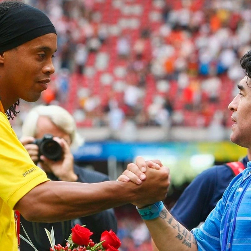 De un Diez a otro: Maradona saludó a Ronaldinho por su cumpleaños