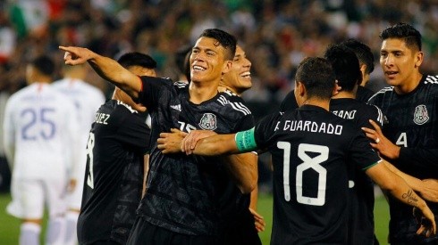 Héctor Moreno celebrando el segundo gol de México.