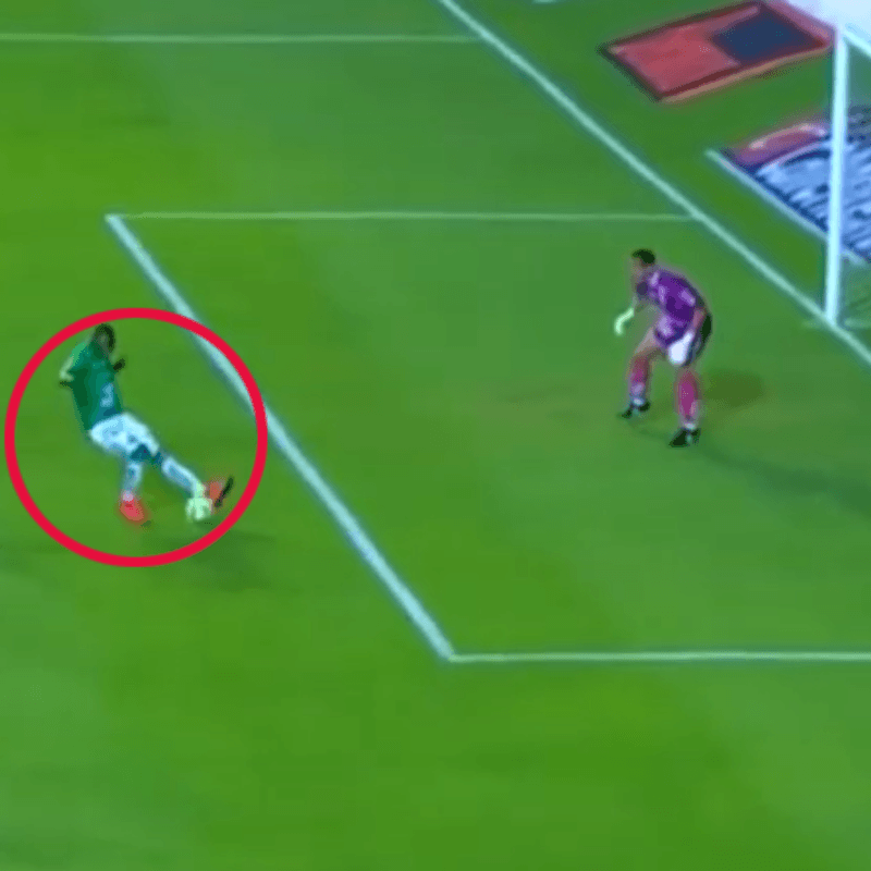 ¡Cuidado, Mosquera! Insólito autogol de León